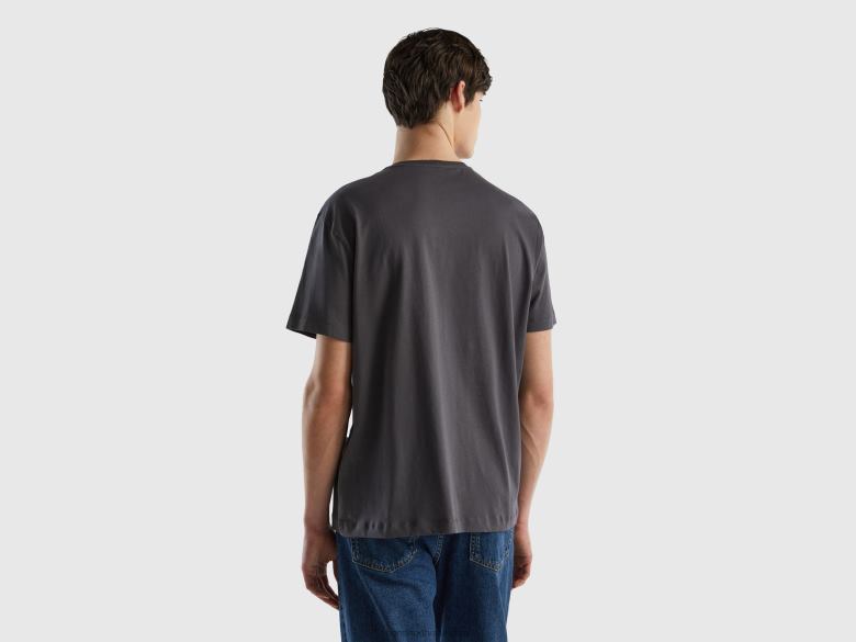 homens camiseta com estampa de foto Benetton R8L4P1216 cinza escuro