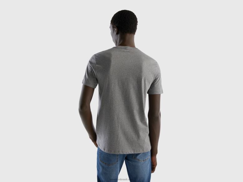 homens t-shirt com estampa em fibra longa de algodão Benetton R8L4P1214 cinza escuro