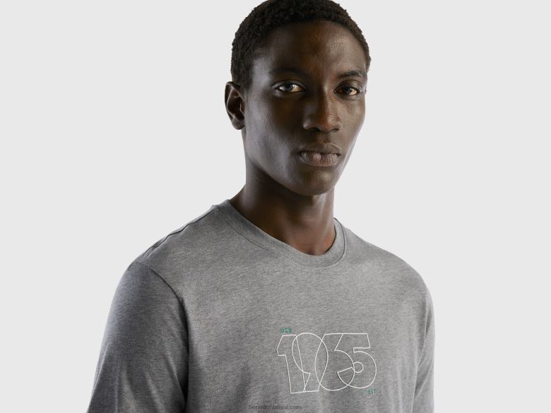 homens t-shirt com estampa em fibra longa de algodão Benetton R8L4P1214 cinza escuro