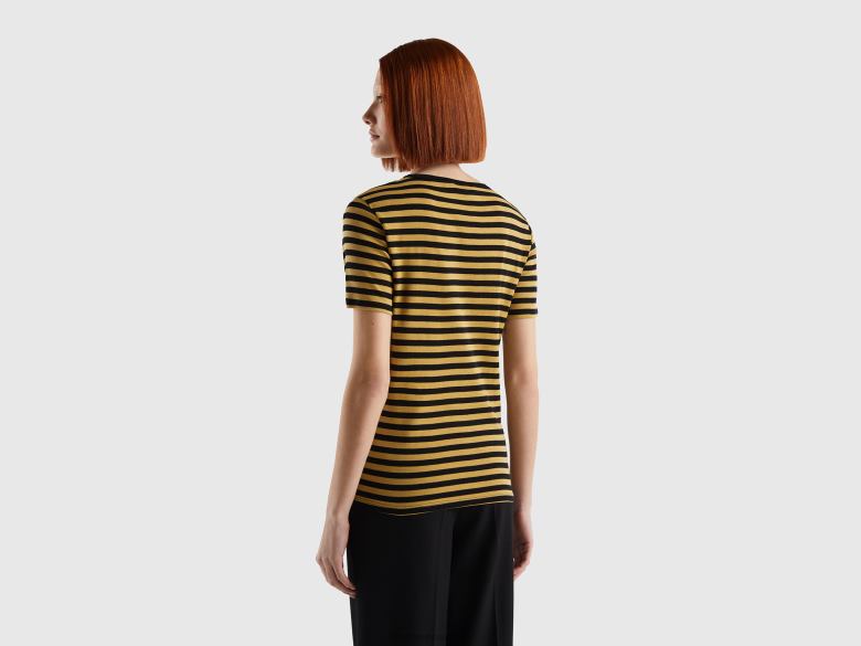 mulheres camiseta listrada decote careca Benetton R8L4P406 mostarda