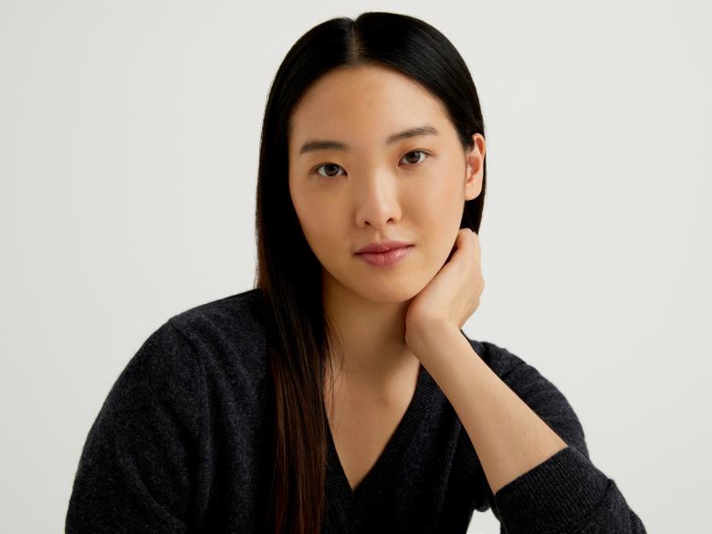 mulheres suéter cinza carvão com decote em V em pura lã merino Benetton R8L4P168 cinza escuro