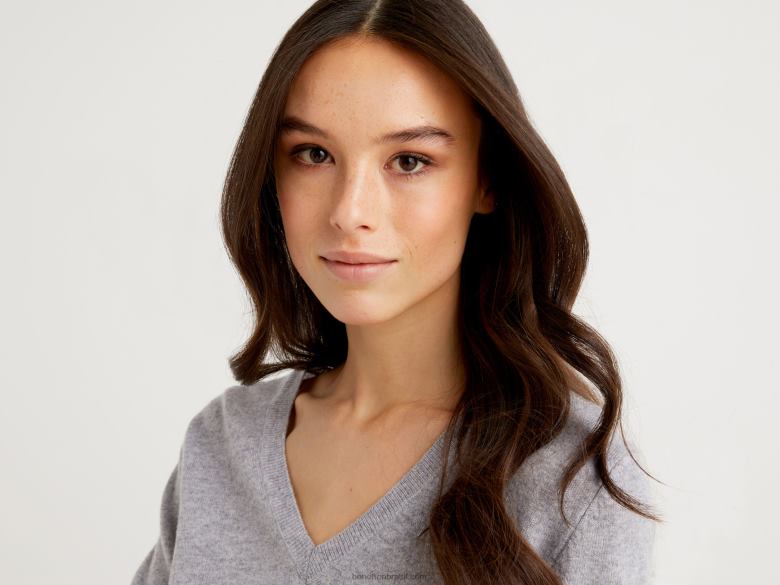 mulheres suéter cinza claro com decote em V em pura lã merino Benetton R8L4P3631 cinza claro